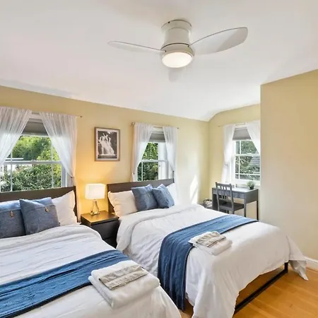 Beautiful 3Br 2Ba Colonial House By Cozysuites